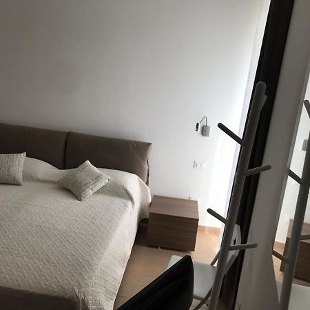 Apartament 5 Miles Apt Rocca Cinquemiglia Zewnętrze zdjęcie